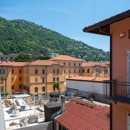 239sqm In Centro Near Duomo With Garage And 12 Seats 아파트 코모