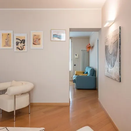 239sqm In Centro Near Duomo With Garage And 12 Seats