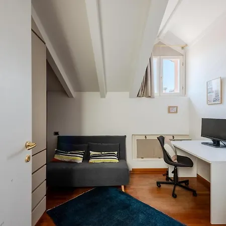 239sqm In Centro Near Duomo With Garage And 12 Seats