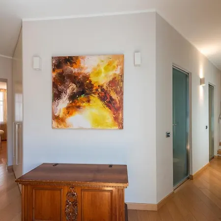 239sqm In Centro Near Duomo With Garage And 12 Seats *