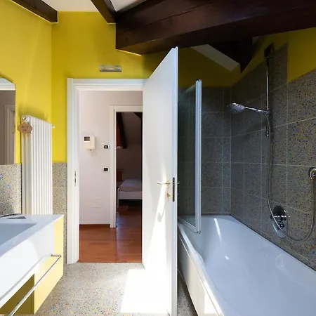 239sqm In Centro Near Duomo With Garage And 12 Seats