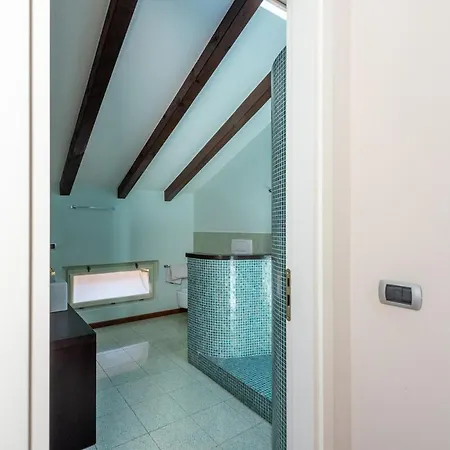 239sqm In Centro Near Duomo With Garage And 12 Seats 아파트