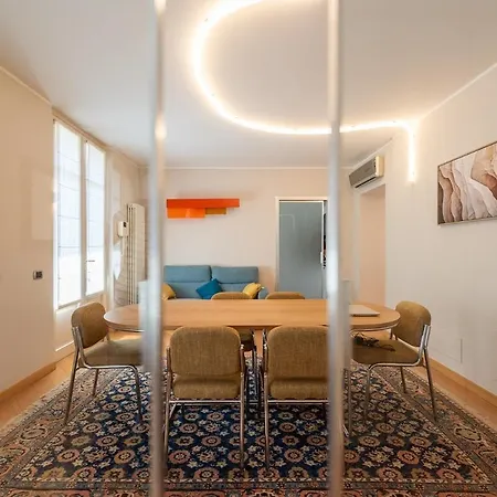 239sqm In Centro Near Duomo With Garage And 12 Seats *