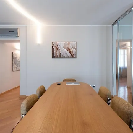 아파트 239sqm In Centro Near Duomo With Garage And 12 Seats *