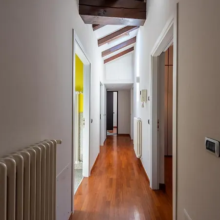 아파트 239sqm In Centro Near Duomo With Garage And 12 Seats