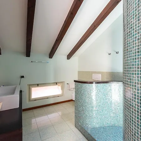 239sqm In Centro Near Duomo With Garage And 12 Seats 아파트 코모