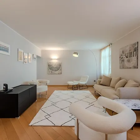 239sqm In Centro Near Duomo With Garage And 12 Seats