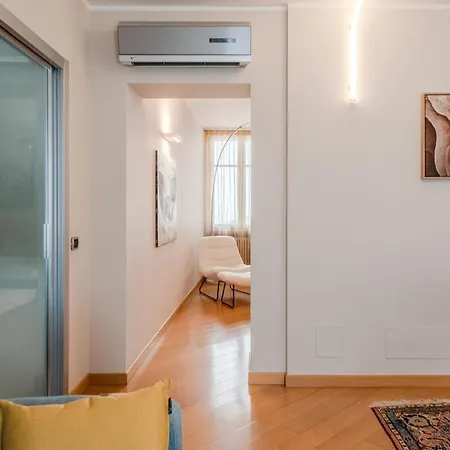 아파트 239sqm In Centro Near Duomo With Garage And 12 Seats *