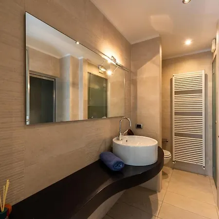 239sqm In Centro Near Duomo With Garage And 12 Seats 아파트