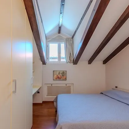 239sqm In Centro Near Duomo With Garage And 12 Seats 아파트