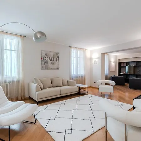 아파트 239sqm In Centro Near Duomo With Garage And 12 Seats 코모