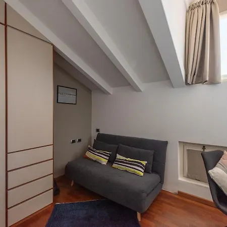 239sqm In Centro Near Duomo With Garage And 12 Seats 아파트 *