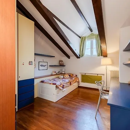 239sqm In Centro Near Duomo With Garage And 12 Seats