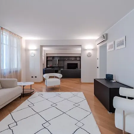 아파트 239sqm In Centro Near Duomo With Garage And 12 Seats 코모