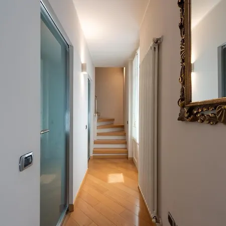 239sqm In Centro Near Duomo With Garage And 12 Seats