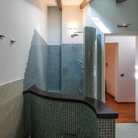 239sqm In Centro Near Duomo With Garage And 12 Seats 코모