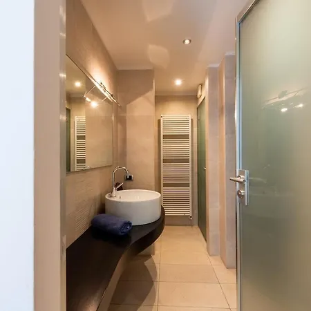 239sqm In Centro Near Duomo With Garage And 12 Seats 아파트