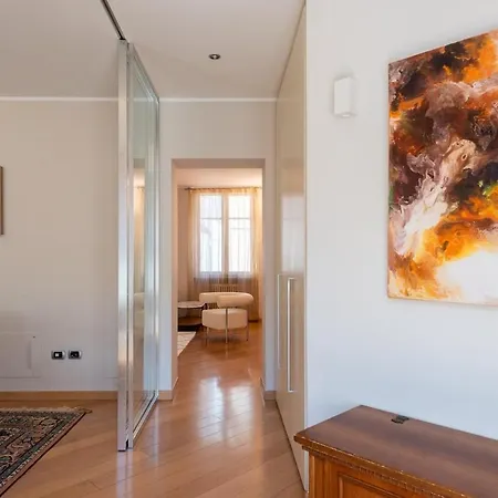 239sqm In Centro Near Duomo With Garage And 12 Seats *
