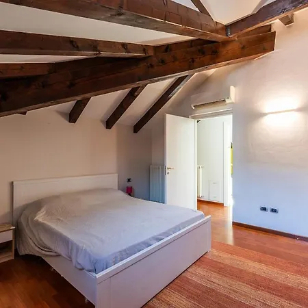 239sqm In Centro Near Duomo With Garage And 12 Seats