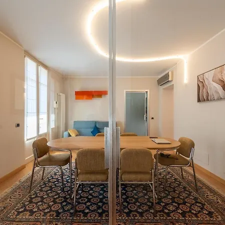 239sqm In Centro Near Duomo With Garage And 12 Seats