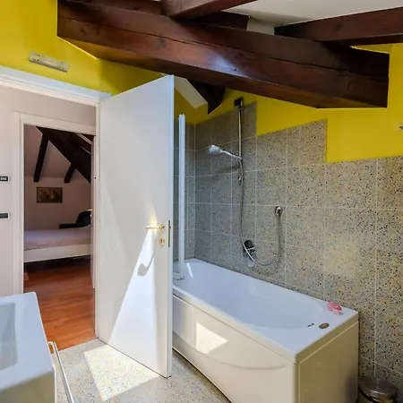 239sqm In Centro Near Duomo With Garage And 12 Seats 아파트 *
